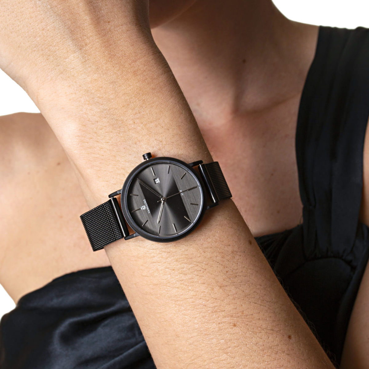 Relógio feminino Vanglore Selecty preto 33mm, pulseira mesh, no pulso