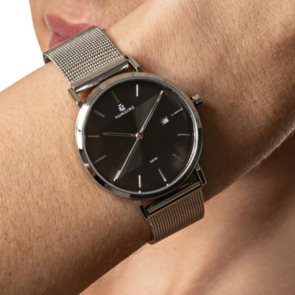 Relógio feminino Vanglore Selecty prata com fundo preto 33mm, pulseira mesh, no pulso