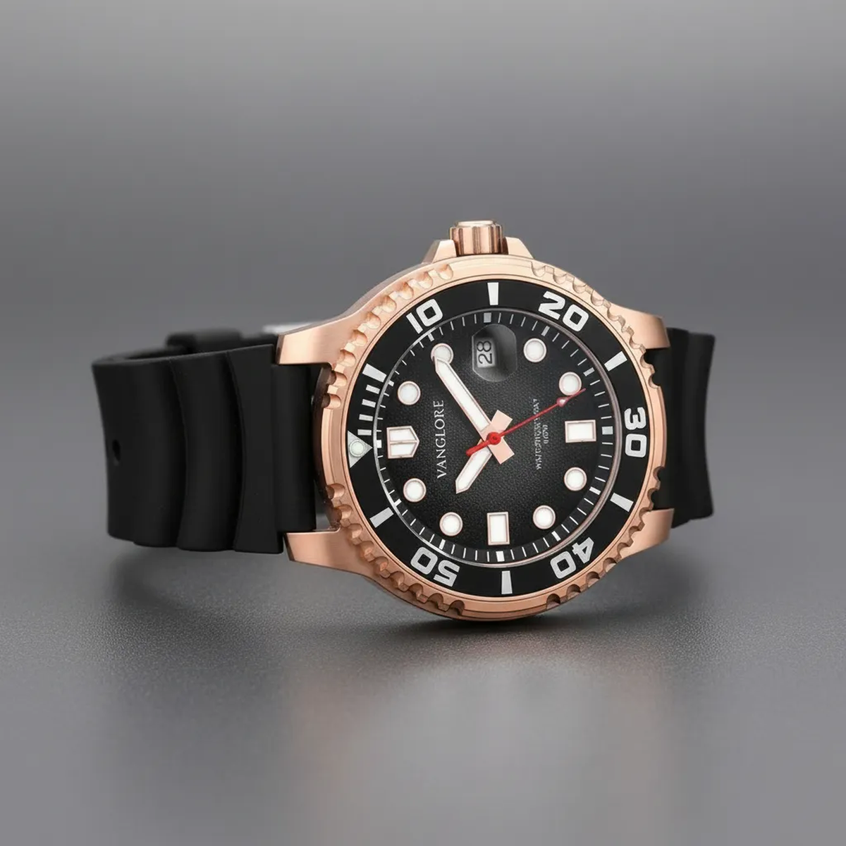 Relógio masculino Vanglore Pro Diver rose gold com fundo preto 44mm, pulseira preta, foto ambientada no pulso