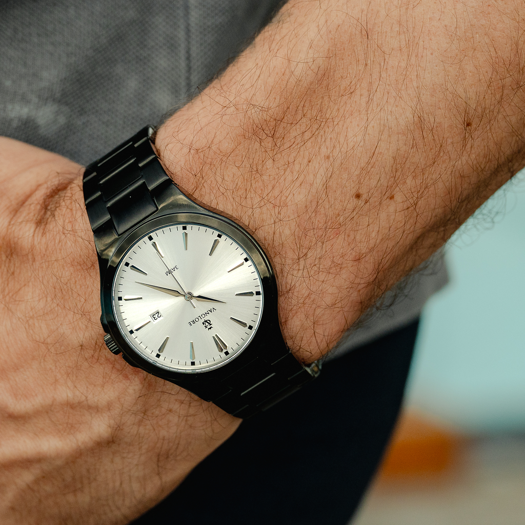 Relógio masculino Vanglore Upclassic preto com visor branco, 40mm, metal e aço inox, no pulso
