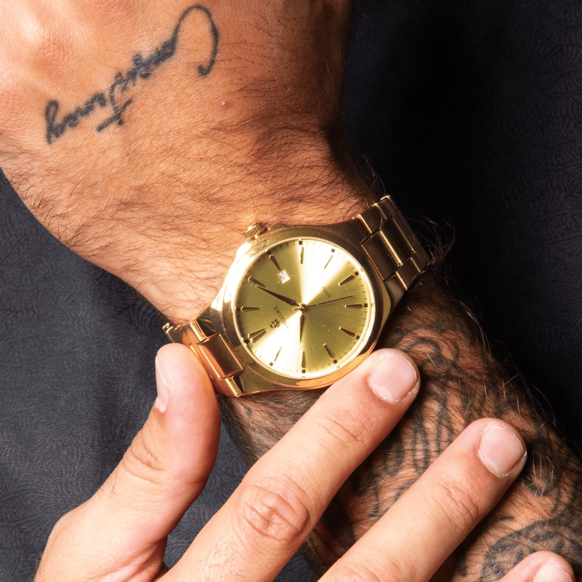 Relógio masculino Vanglore Upclassic dourado, 40mm, metal e aço inox, no pulso