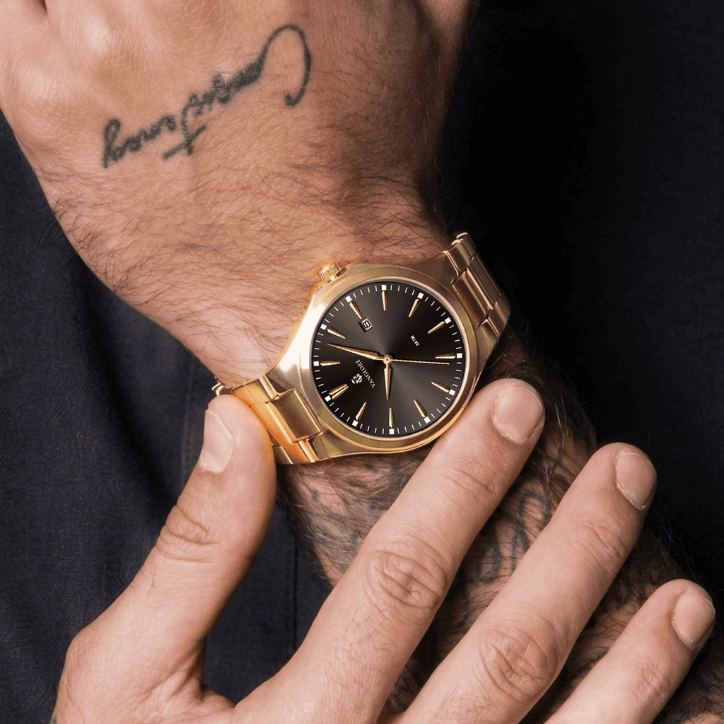 Relógio masculino Vanglore Upclassic dourado com visor preto, 40mm, metal e aço inox, no pulso