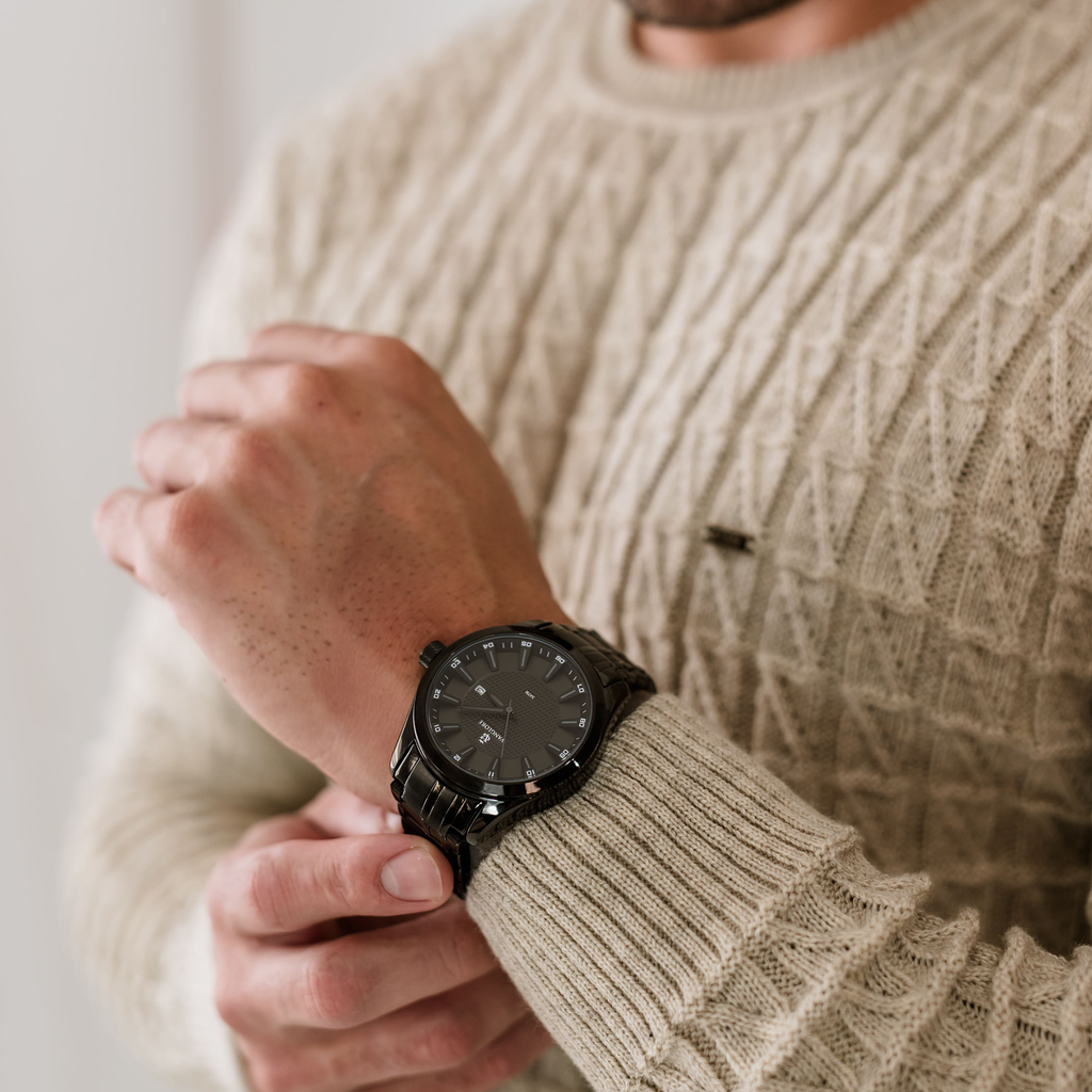 Relógio masculino Vanglore Nexus preto 44mm, em metal e aço inox, no pulso