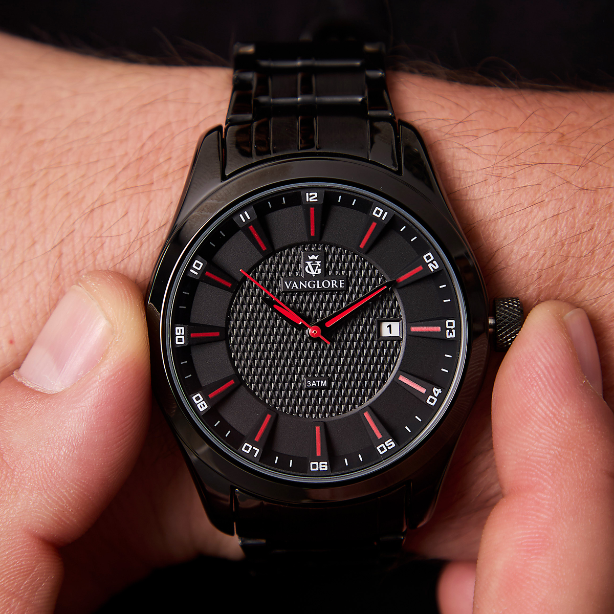 Relógio masculino Vanglore Nexus preto com detalhes vermelhos 44mm, em metal e aço inox, no pulso
