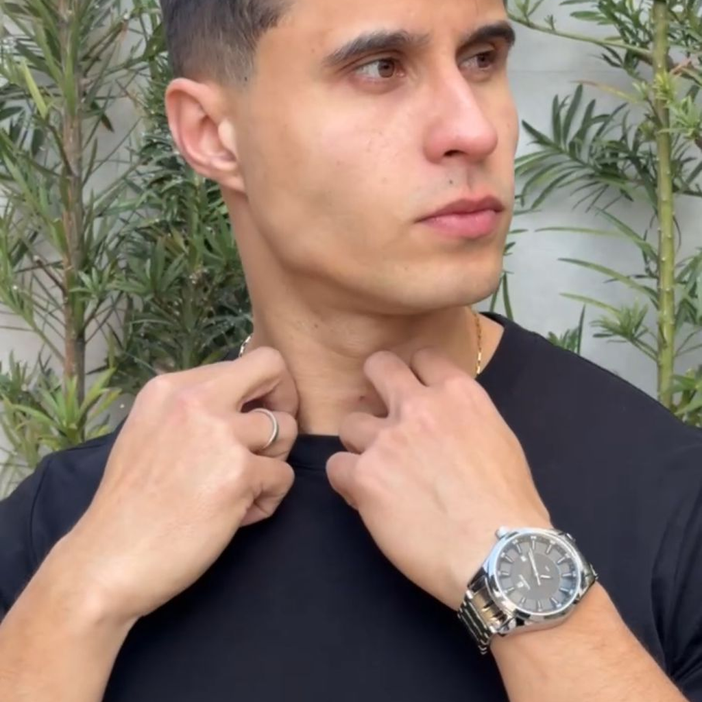 Relógio masculino Vanglore Nexus prata com fundo preto 44mm, em metal e aço inox, no pulso