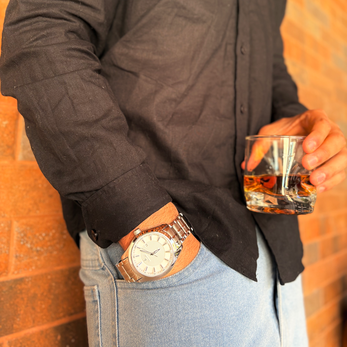 Relógio masculino Vanglore Nexus prata com fundo branco 44mm, em metal e aço inox, look casual